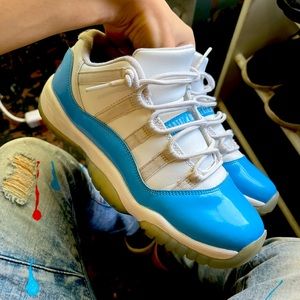 Jordan 11s baby blue size 7